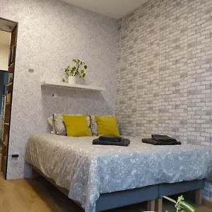  Appartement Superbe Au 1er Etage, Proche De La Gare Du Midi